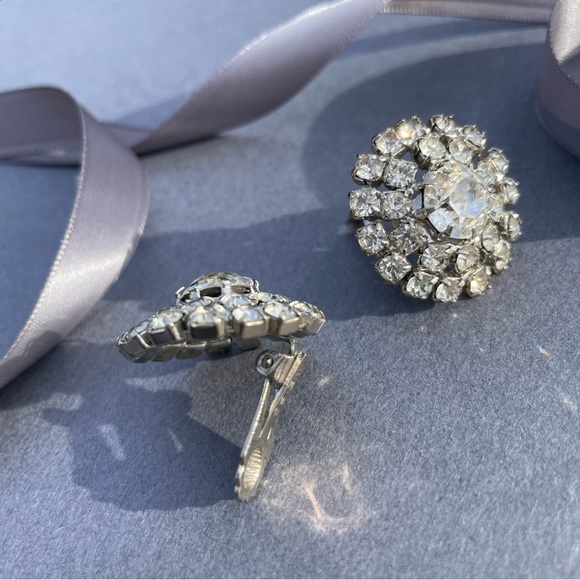 Vintage Signed WEISS Clip On Earrings Clear Rhinestones - Picture 4 of 13